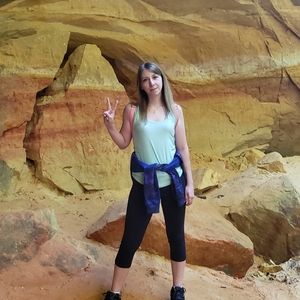 Meet your Posher, Caitlin